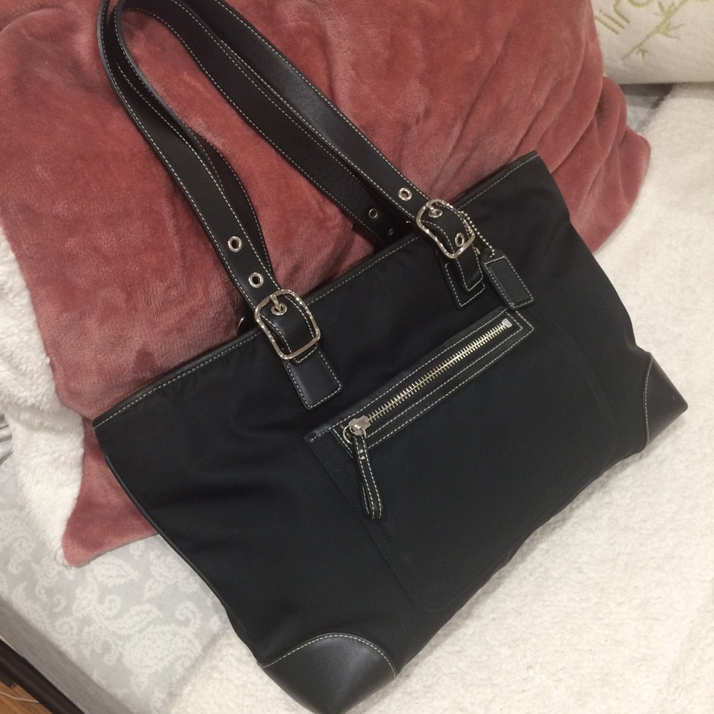 Coach bag 💯% authentic!! - Picture 2 of 13